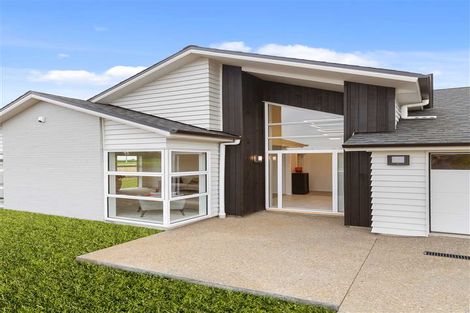Photo of property in 53 Sunset Road, Totara Vale, Auckland, 0632
