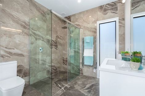 Photo of property in 55 Queen Charlotte Drive, Aotea, Porirua, 5024