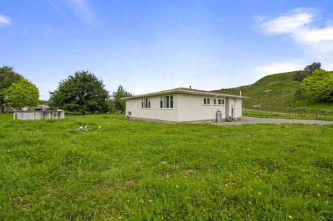 Photo of property in 16 Gordon Terrace, Hunterville, 4730