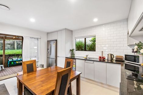 Photo of property in 2/19 Fernwood Grove, Bayview, Auckland, 0629