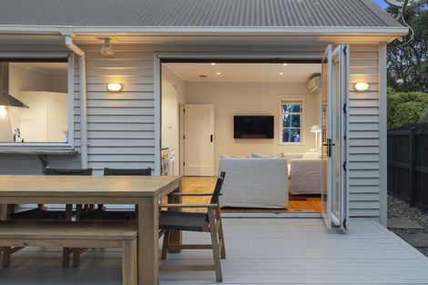 Photo of property in 15 Alberta Street, Point Chevalier, Auckland, 1022