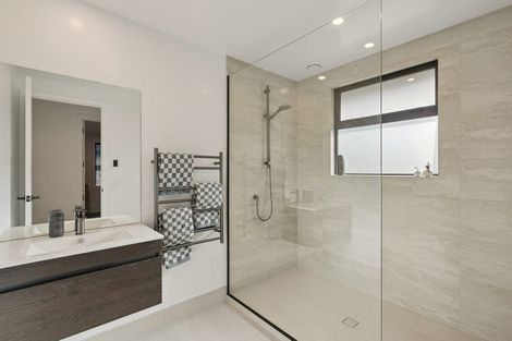 Photo of property in 40 Shelduck Road, Jacks Point, 9371