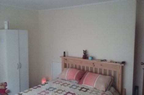 Photo of property in 2/83 Daffodil Street, Titirangi, Auckland, 0604