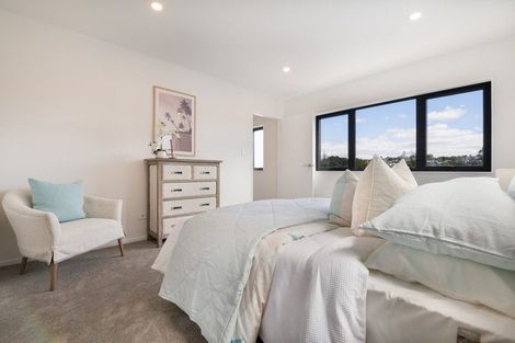 Photo of property in 17a Trinidad Road, Sunnynook, Auckland, 0620