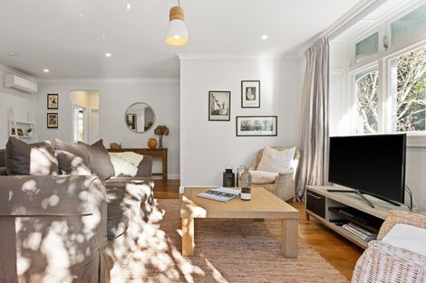 Photo of property in 101 Milton Road, Bluff Hill, Napier, 4110