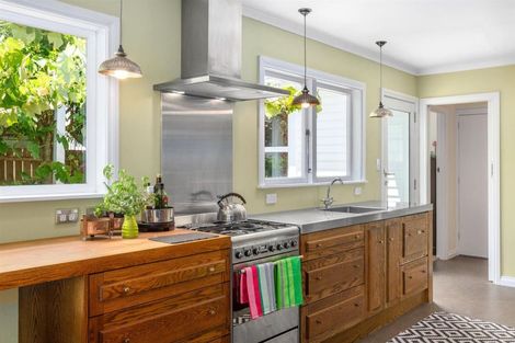 Photo of property in 19 Paremata Crescent, Paremata, Porirua, 5024