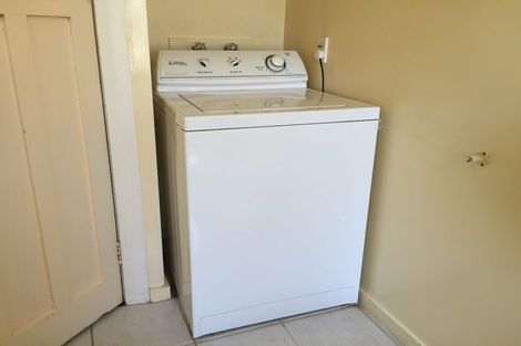 Photo of property in 2/60 Brougham Street, Mount Victoria, Wellington, 6011