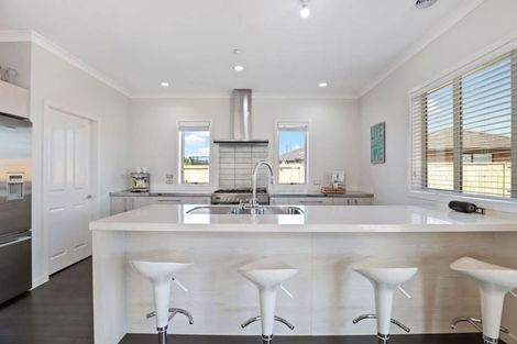 Photo of property in 92 Farringdon Avenue, Rototuna North, Hamilton, 3210