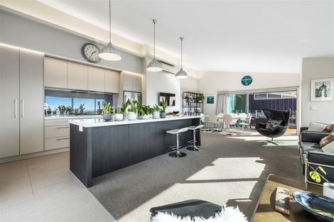 Photo of property in 74 Moncks Spur Road, Redcliffs, Christchurch, 8081