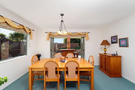 Photo of property in 2 Burgundy Park Avenue, Henderson, Auckland, 0612