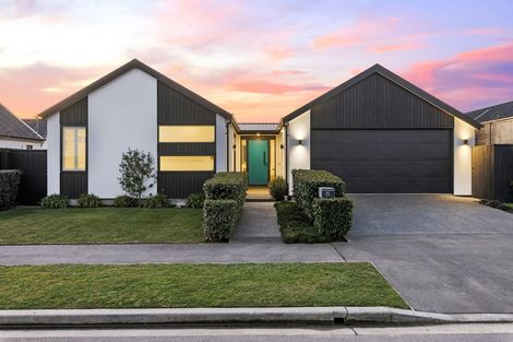 Photo of property in 15 Luxembourg Crescent, Halswell, Christchurch, 8025