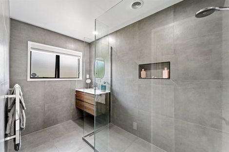 Photo of property in 52 Waiora Road, Stanmore Bay, Whangaparaoa, 0932