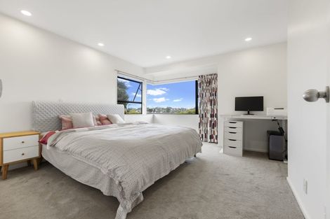 Photo of property in 2/34 Sycamore Drive, Sunnynook, Auckland, 0620