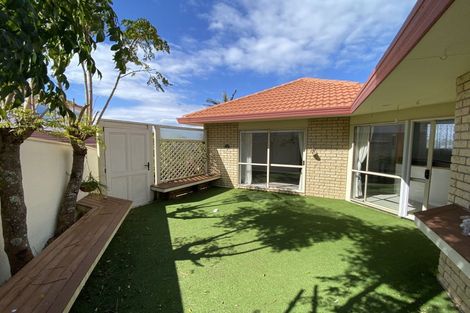 Photo of property in 5 Gretna Green, Browns Bay, Auckland, 0630