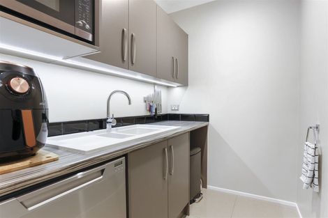 Photo of property in 21 Kahika Grove, Huapai, Kumeu, 0810