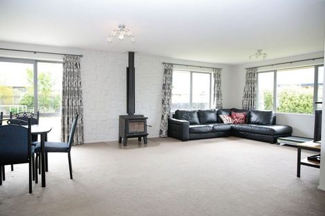 Photo of property in 12 Stonebridge Lane, Oxford, 7430