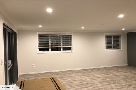 Photo of property in 5 Ngatoa Place, Glenfield, Auckland, 0629