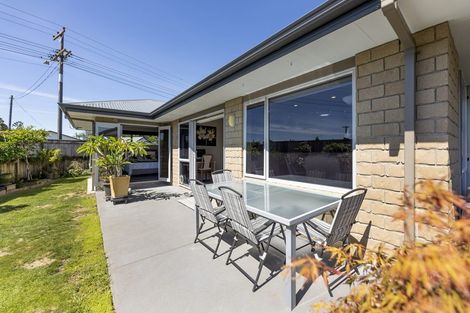 Photo of property in 2 Oakwood Drive, Highlands Park, New Plymouth, 4312