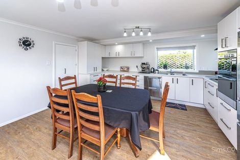 Photo of property in 34 Selwyn Crescent, College Estate, Whanganui, 4500