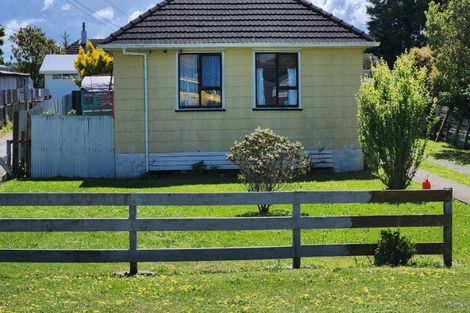 Photo of property in 35 Avenue Road, Foxton, 4814