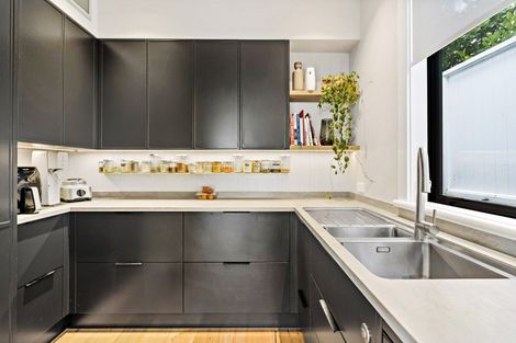 Photo of property in 71a Ngataringa Road, Devonport, Auckland, 0624