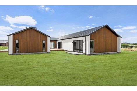 Photo of property in 35 Mike Smith Drive, Cambridge, 3434