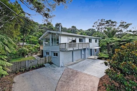 Photo of property in 66 Rauhuia Crescent, Parau, Auckland, 0604