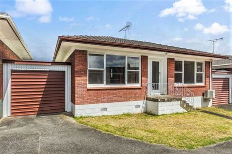 Photo of property in 2/8 Shakespeare Road, Milford, Auckland, 0620