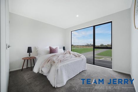 Photo of property in 2 Gertrude Cole Road, Clarks Beach, 2122