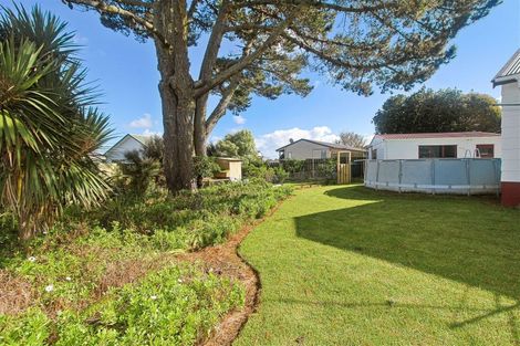 Photo of property in 9 Hosking Place, Clarks Beach, 2122