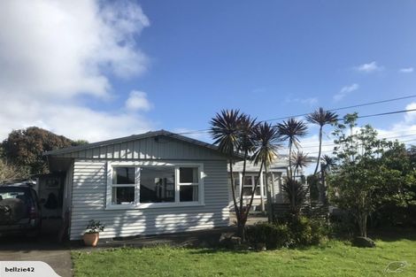 Photo of property in 8 Donnelly Street, Oakura, 4314