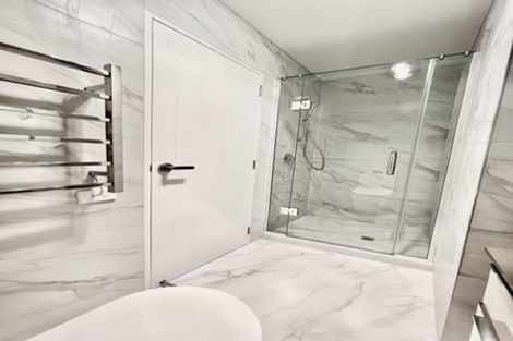 Photo of property in 10/10 Vinifera Place, Fairview Heights, Auckland, 0632