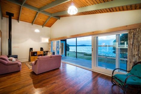Photo of property in 66 Tindalls Bay Road, Tindalls Beach, Whangaparaoa, 0930