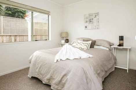 Photo of property in 1 Bridgehead Cove, West Harbour, Auckland, 0618