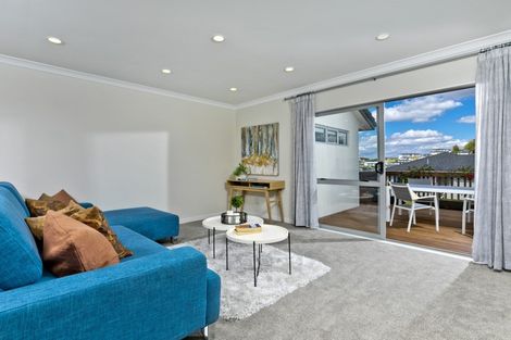 Photo of property in 15 Hornbill Drive, Fairview Heights, Auckland, 0632