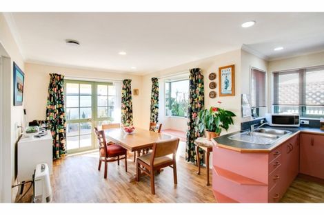 Photo of property in 238c Warwick Road, Mayfair, Hastings, 4122