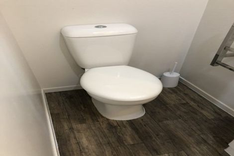 Photo of property in 2/39 Bayview Road, Bayview, Auckland, 0629