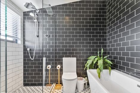 Photo of property in 6 Soudley Court, Jacks Point, Queenstown, 9371