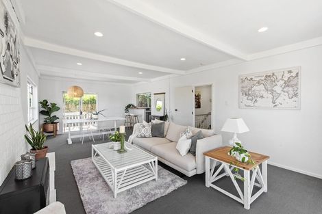 Photo of property in 17 Lyndhurst Road, Te Atatu South, Auckland, 0610