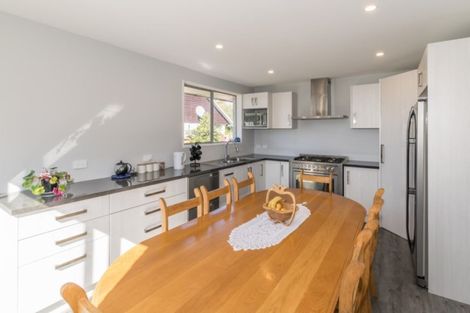 Photo of property in 7 Saunders Place, Redwood, Christchurch, 8051