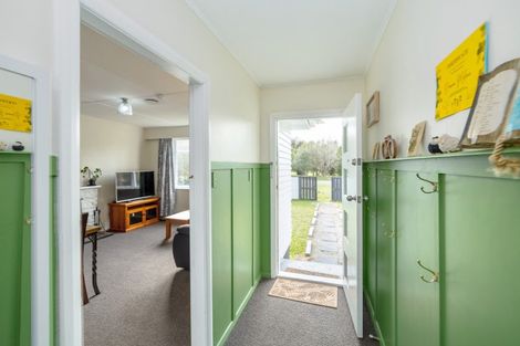 Photo of property in 22 Brandon Street, Featherston, 5710