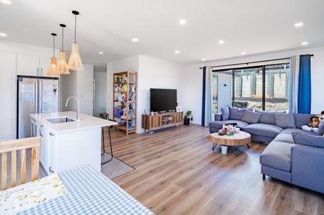 Photo of property in 11 Resolution Drive, Gulf Harbour, Whangaparaoa, 0930