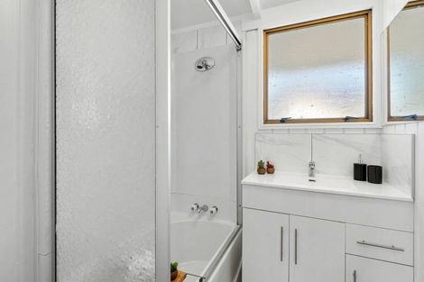 Photo of property in 60 Norana Road, Timberlea, Upper Hutt, 5018