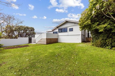 Photo of property in 30 Waiwaka Terrace, Strandon, New Plymouth, 4312