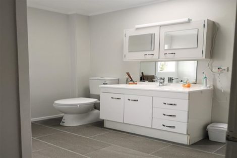 Photo of property in 3/172 Beach Haven Road, Beach Haven, Auckland, 0626