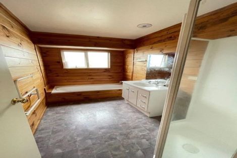 Photo of property in 1 Graham Collins Drive, Windsor Park, Auckland, 0632