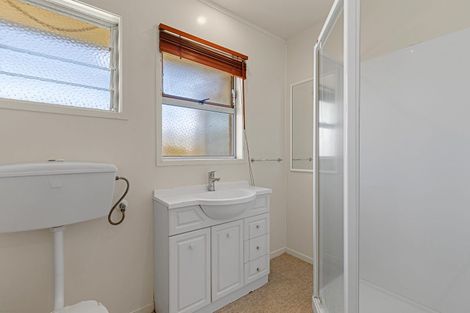 Photo of property in 2/16 Mannering Place, Hillcrest, Auckland, 0627