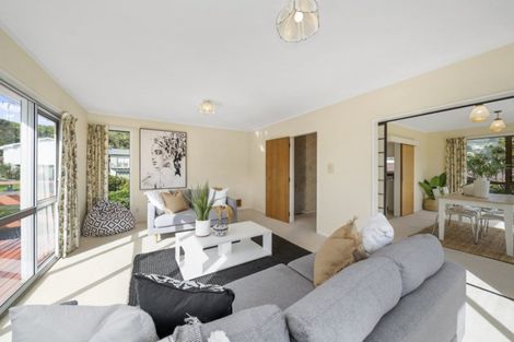 Photo of property in 102 Taylor Terrace, Tawa, Wellington, 5028
