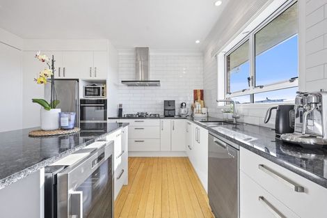 Photo of property in 73 Bradbury Road, Botany Downs, Auckland, 2010