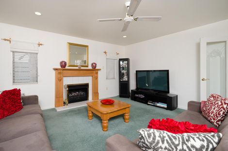 Photo of property in 30 San Bernadino Drive, Henderson, Auckland, 0612